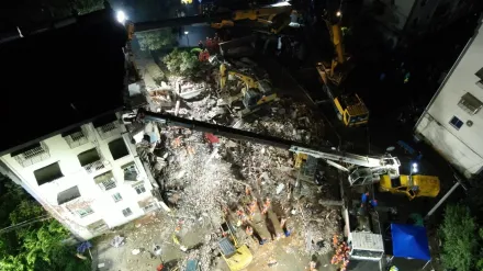 影/空拍曝！安徽５層樓公寓突坍塌　5人遭活埋僅12歲女童倖存獲救