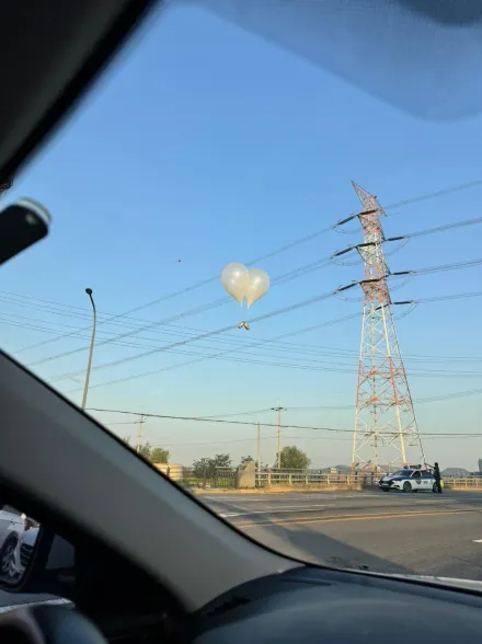 這哪招？北韓投放150顆「大便氣球」　南韓急發警報呼籲民眾別外出