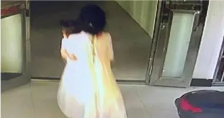陸13歲女童抱走2歲童「從17樓丟下」　警方：嫌犯有智力障礙