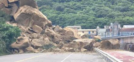 快訊/基隆台2線潮境公園路口山崩　疑有車遭埋「1傷1受困」