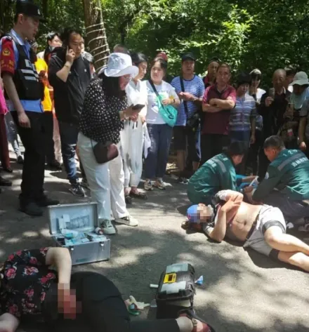 快訊/端午節驚悚命案！4外國人遭隨機砍殺生死未卜　市區公園遭鮮血佈滿