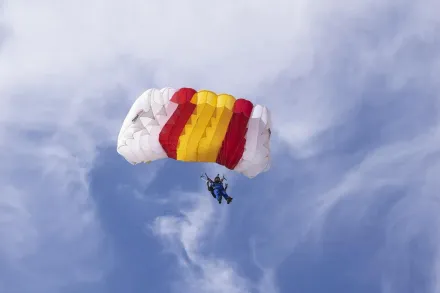 影/降落傘打不開！男子跳傘出意外　1.3萬英尺高空墜地恐怖過程曝光