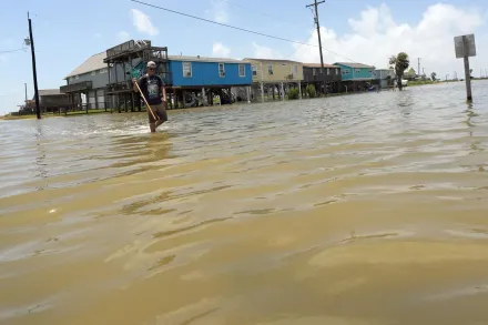 影/2024首個熱帶風暴襲美墨　暴雨肆虐沿海地區至少3死