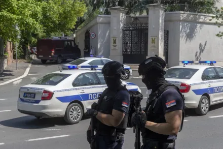 以色列駐塞爾維亞大使館傳恐攻！駐衛警遭男子持十字弓射傷　兇手已伏法
