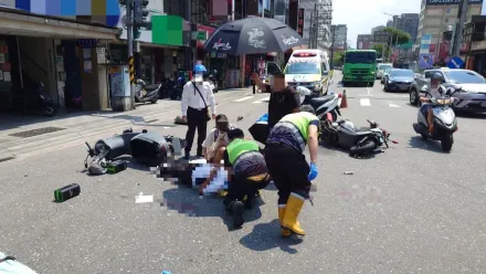 影/街頭驚悚片！「汐止三寶」闖紅燈違規左轉　慘遭直行騎士擊落進ICU