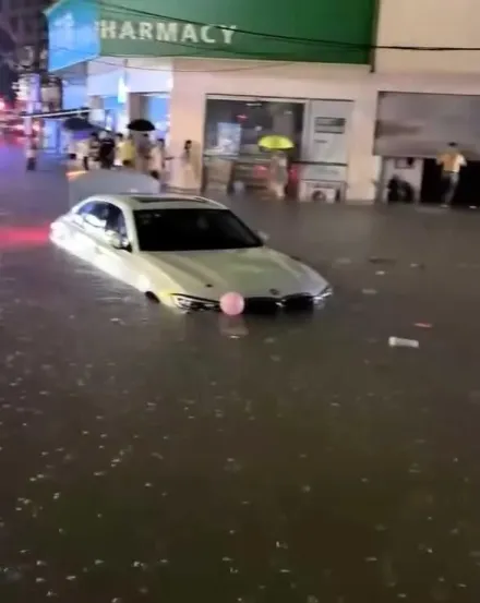 淹水近紅綠燈！湖南平江降雨破70年紀錄　宣布戰時狀態抗洪