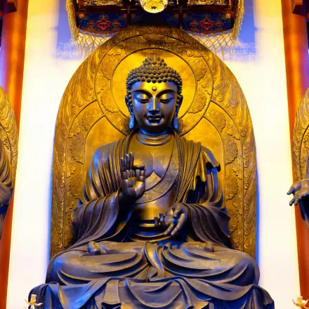 窮到跟「佛祖」周轉？上海被爆「向寺廟借了448億」 官方：純屬謠言