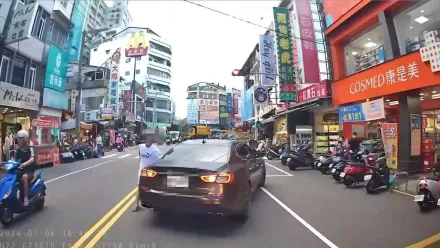 不讓道驚魂！高雄瑪莎拉蒂有夠悍…囂張追逐小貨車1km　紓壓下場曝光