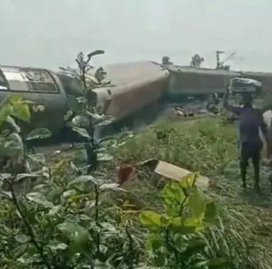 快訊/重大出軌事故！印度火車「多節車廂翻覆」　傳已4死25傷