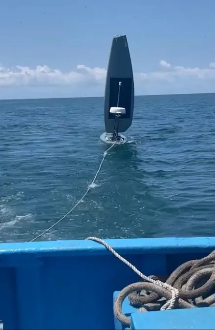 澎湖漁民拖回無人浮具　疑似美國海軍無人水面載具