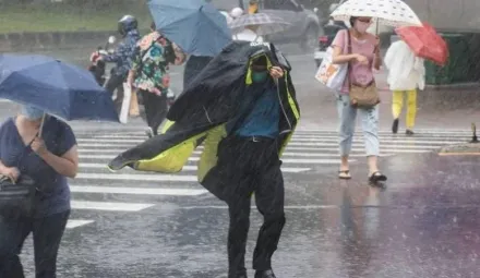 「凱米」颱風假不是「假」！出勤路上「危及性命」勞工可拒絕