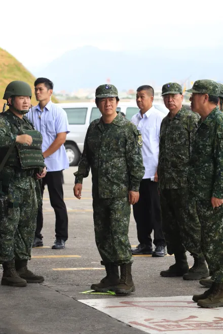 賴清德總統穿著數位迷彩服　花蓮空軍基地首度視導漢光演習