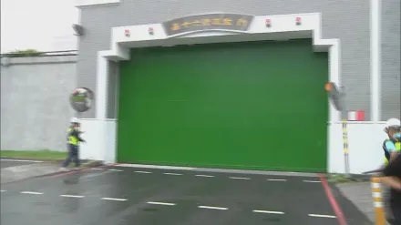 凱米颱風來襲台北市關閉水門　總計拖吊堤外滯留車輛200台