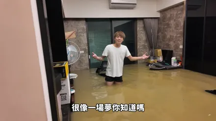 影/網紅儒哥成颱風受災戶！嘆高雄淹水如「末日」　網建議大門裝1物預防
