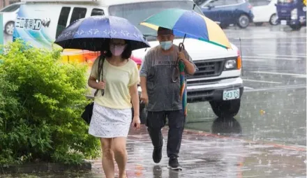 大雨襲擊！「一波接一波」　氣象署：低窪地區慎防淹水