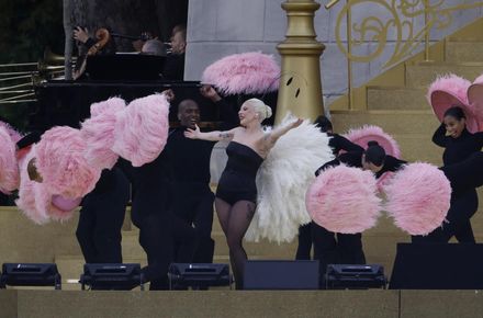 巴奧開幕式「女神卡卡」化身芭蕾女伶飆唱名曲　親曝與法國不為人知淵源