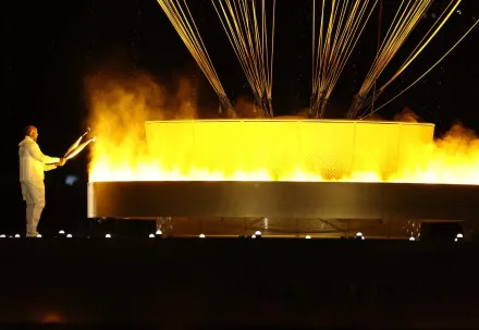 巴黎奧運開幕式24位火炬手　法國柔道、田徑傳奇壓軸點燃聖火台