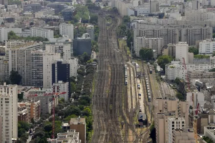 影/巴黎奧運首日遇襲！法火車網路癱瘓大半　80萬人出行受波及