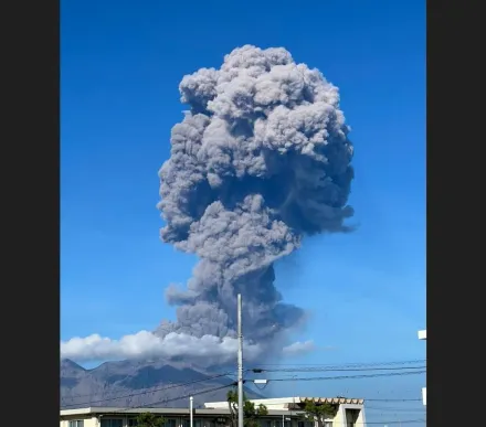 影/暑假赴日注意！九州櫻島「爆炸式噴發」　煙柱直竄4400米高空