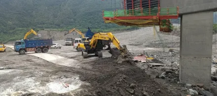 凱米颱風豪雨肆虐！高雄桃源3部落又成孤島　破碎路面空拍畫面曝