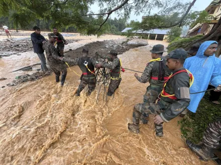 影/印度南部暴雨山崩！罹難人數上修至56死　數百人仍受困