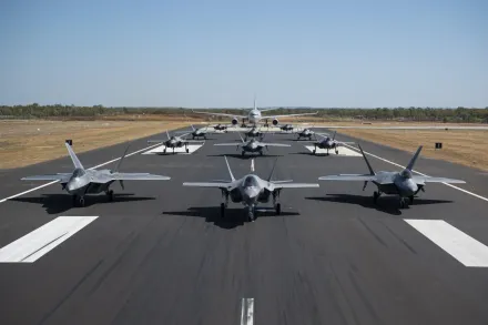 澳洲漆黑多國聯合演習閉幕　美、澳戰機秀「大象漫步」