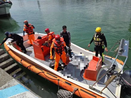 快訊/淡水漁人碼頭驚見40歲男浮屍　目擊者見他獨自1人