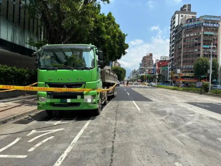 快訊/北市死亡車禍！砂石車「連人帶車」輾過單車女　救出已斷氣