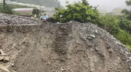 快訊/驚悚畫面曝光！午後「雨彈」襲南投東埔村　投95線土石流交通中斷