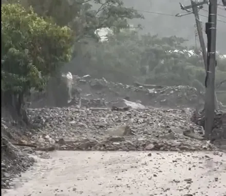 影/凱米重創豪雨再來！南投東埔村爆發土石流　投95線「雙向交管」