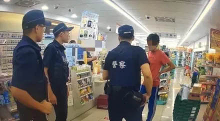 男子沒錢結帳拿酒瓶K女店員　員警用一個便當讓他自曝通緝身分