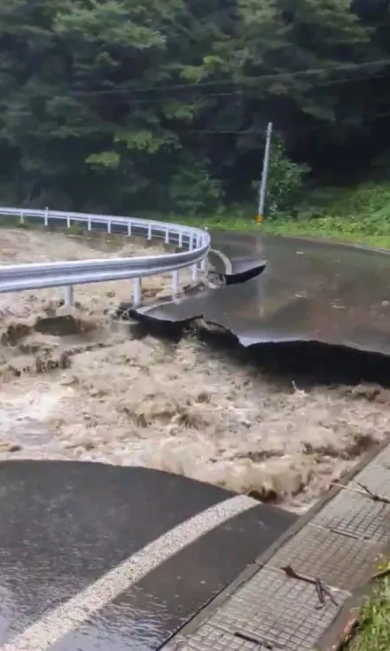 影/瑪莉亞颱風登陸日本東北！岩手狂風暴雨破紀錄　路斷淹水慘況曝光