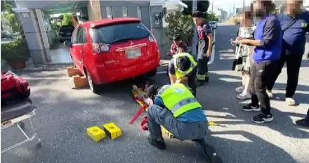 闖大禍了！台東媳婦倒車慘將8旬婆婆壓車底　全身擦挫傷急送醫