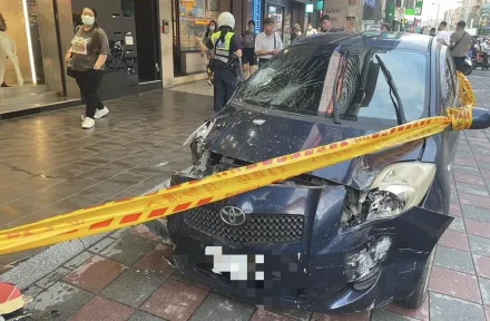 快訊/北市南京東路自小客車暴衝人行道　3路人遭撞1人命危送醫不治