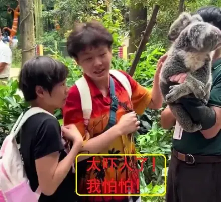 影/野生捕獲！全紅嬋腳踩新拖鞋與師姐遊動物園　竟被「牠」嚇到尖叫