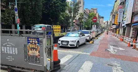 逛夜市注意了！「寧夏夜市」路面大翻新　人車通行更加安全