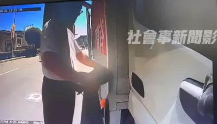 影/新北貨車司機下貨未鎖門　機車騎士開門偷走皮包警以車追人逮獲