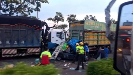 快訊/天人永隔！台中清水5車追撞嚴重車禍　1人受困車內送醫不治