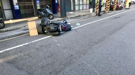 快訊/基隆69歲男騎車衝摔對向喪命　地上留下長刮痕