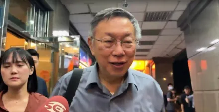 影/傳明日暫別黨主席盼止血？柯文哲晚間步出黨部快閃上車不回應