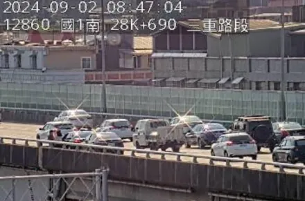 快訊/上班族注意！國1高架北向28.5K「3車追撞」　紫爆回堵車速剩20公里