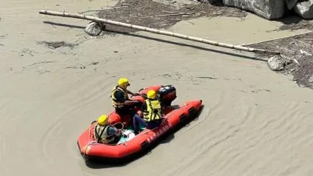 快訊/台南麻善大橋男子疑墜橋落水　警消出動人車救生艇搜救