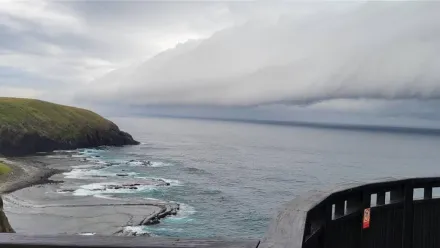 壯闊「雲海嘯」現身澎湖七美　氣象站釋成因：2雲系輻合的線狀對流