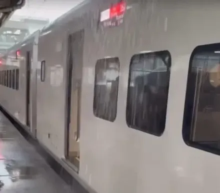 影/下車整身濕！台南車站不堪暴雨變水濂洞　大水桶雖醜卻接好接滿