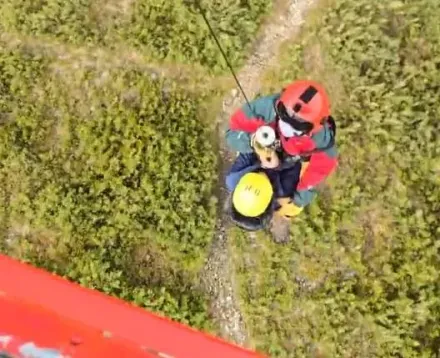 影/53歲男登苗栗匹匹達山「高山症失溫嘔吐」　黑鷹直升機救援送醫