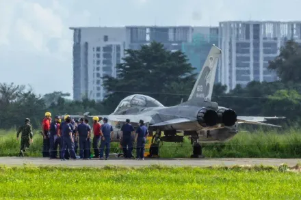 近年罕見！空軍IDF戰機演訓驚遇「炸彈卡住」　軍事迷嚇壞：很危險