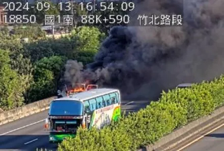 快訊/下班注意！國1北向89K驚傳火燒車「超濃黑煙遮蔽道路」　車流回堵6公里