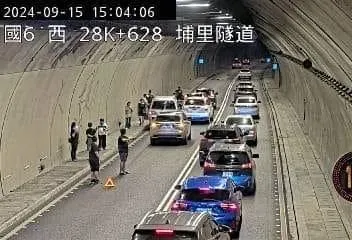 快訊/國6埔里隧道「5車追撞」！西向28k一度紫爆