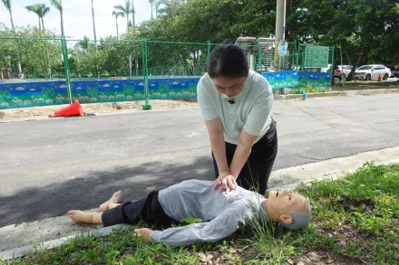 生死一瞬間 ！工人心梗遇天使　護理師「CPR、AED」併作救回