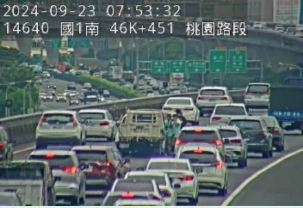 快訊/快塞成停車場！國1高架南向46.7k追撞事故　嚴重回堵車流現